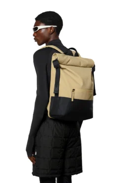 Rugzak Rains Unisex Trail Rolltop Backpack Sand -Campingwinkel 13760 sand men 1
