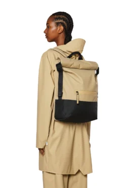 Rugzak Rains Unisex Trail Rolltop Backpack Sand -Campingwinkel 13760 sand women 1