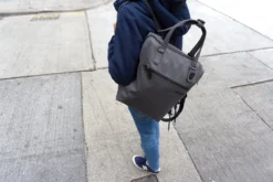 Draagtas Pacsafe Intasafe Backpack Tote Charcoal -Campingwinkel Intasafe backpackTote Charcoal 25170104